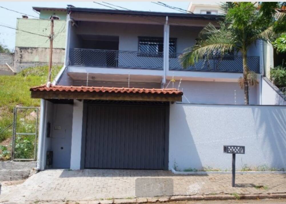 Casa à venda com 3 quartos, 200m² - Foto 1