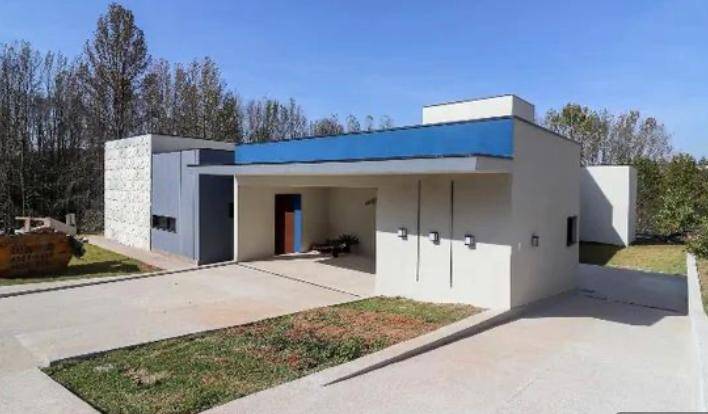 Casa à venda com 4 quartos, 264m² - Foto 1