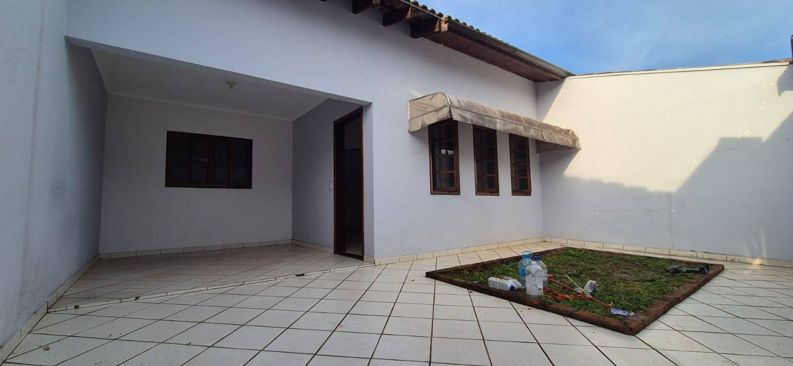 Casa à venda com 2 quartos, 250m² - Foto 2