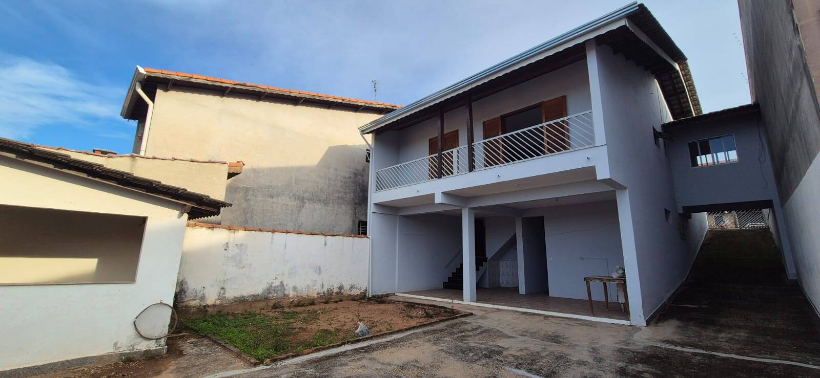 Casa à venda com 2 quartos, 250m² - Foto 1