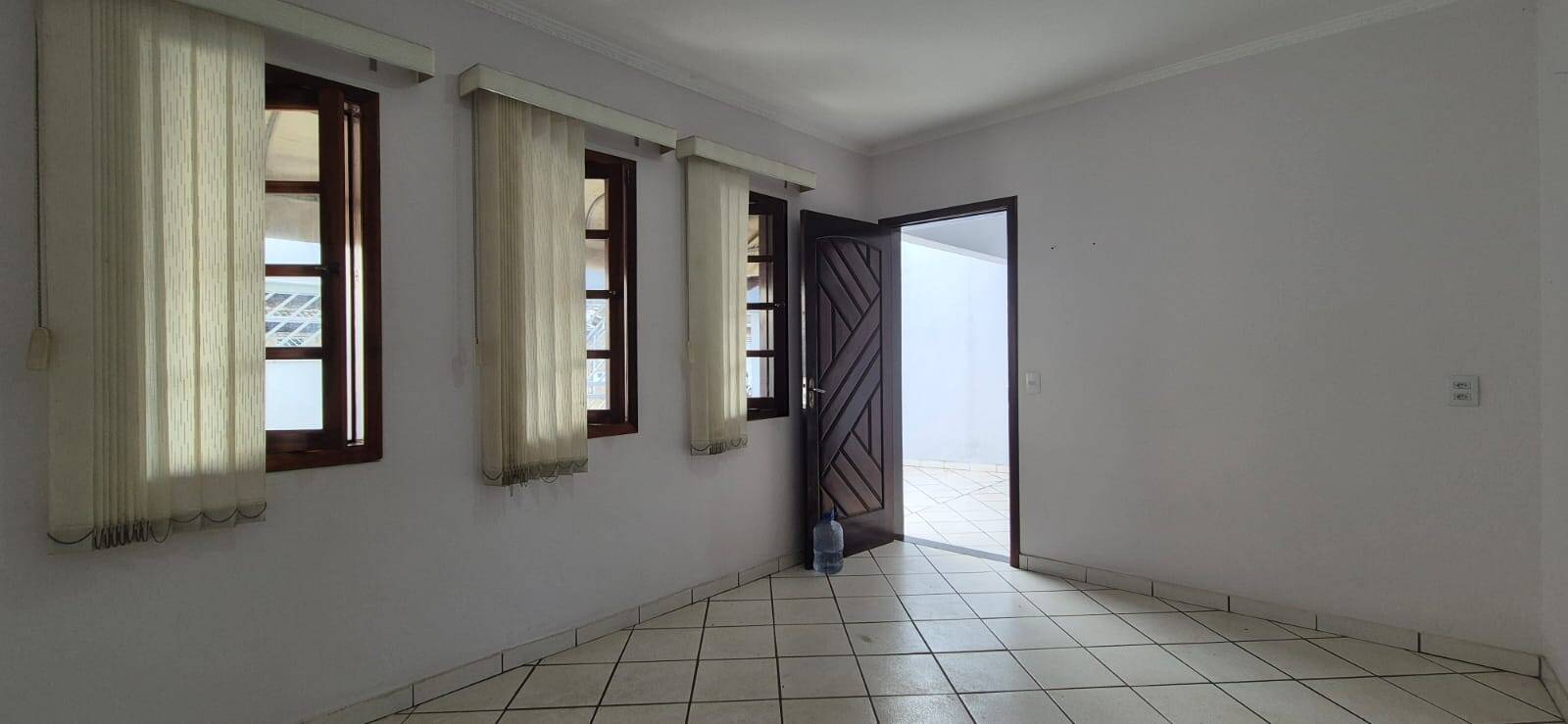 Casa à venda com 2 quartos, 250m² - Foto 4