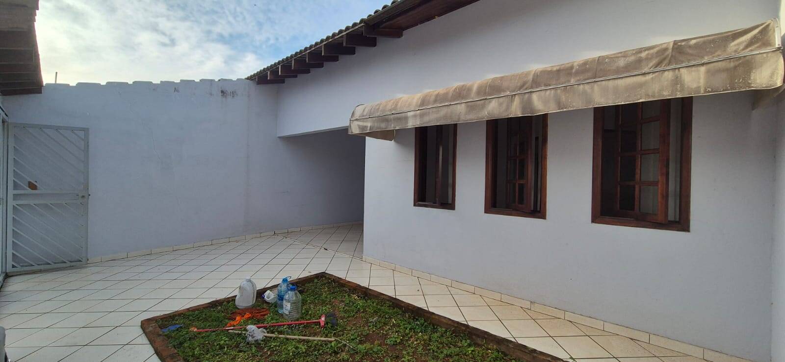 Casa à venda com 2 quartos, 250m² - Foto 3