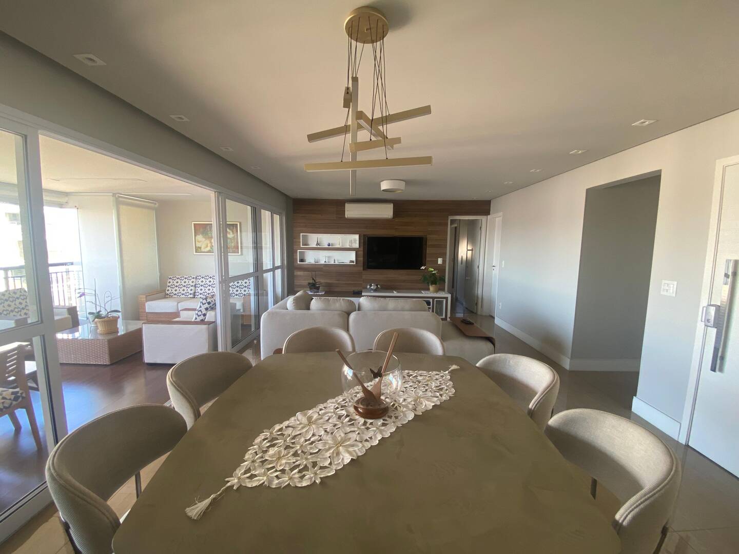Apartamento à venda com 3 quartos, 160m² - Foto 2